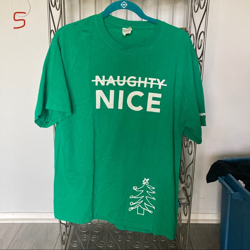 Toys R Us Winter 2018 employee tee